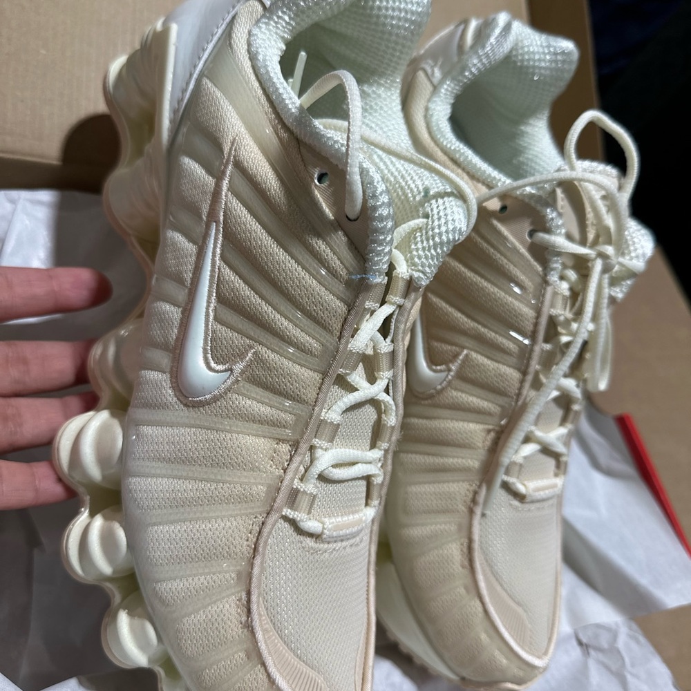 Nike Shox TL Pearl White (Women's)
SZ: 6M/7.5W  w/ box